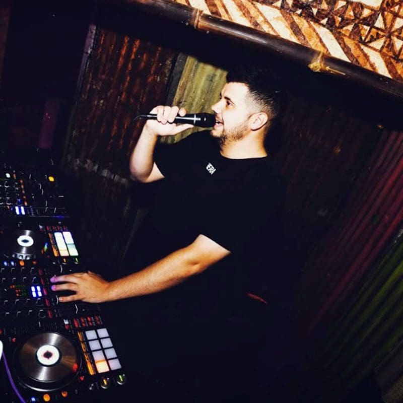 Wedding DJ Ashley Tapster performing live with mic and DJ decks – AURA Wedding DJs serving St Albans, Milton Keynes, Oxford, Northampton & Bedford.