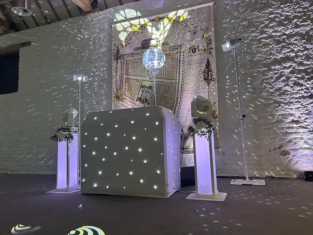 Elegant white wedding DJ setup with disco lights and LED lighting for weddings in Oxford, Milton Keynes, Northampton, Bedford, Hertfordshire and St Albans
